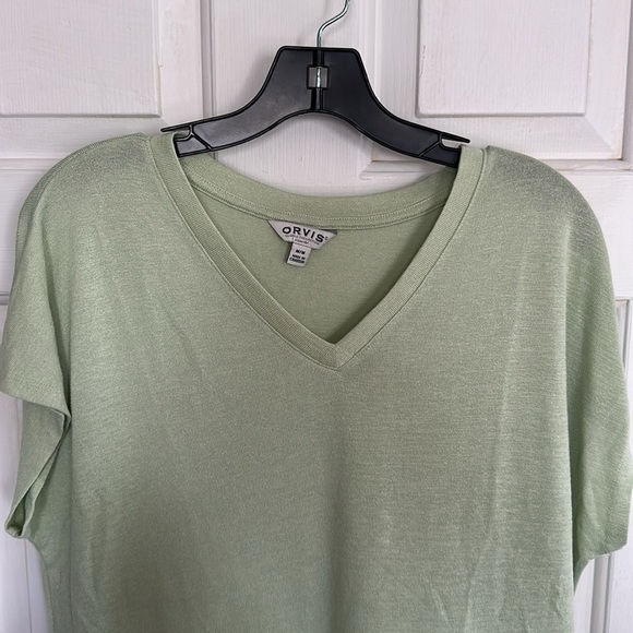 Orvis light green Vneck size medium - Picture 3 of 3